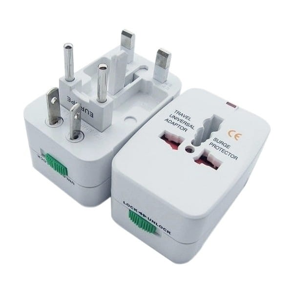 Multiadattatore da viaggio con protezione